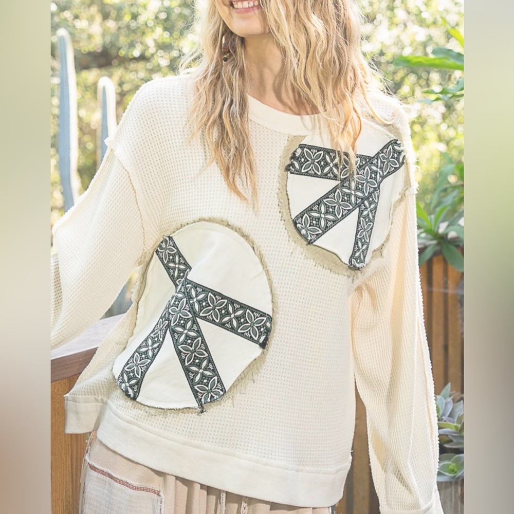 • NWT POL Cream Oversized Thermal Knit Top • Peace Sign Patches • Size Medium •